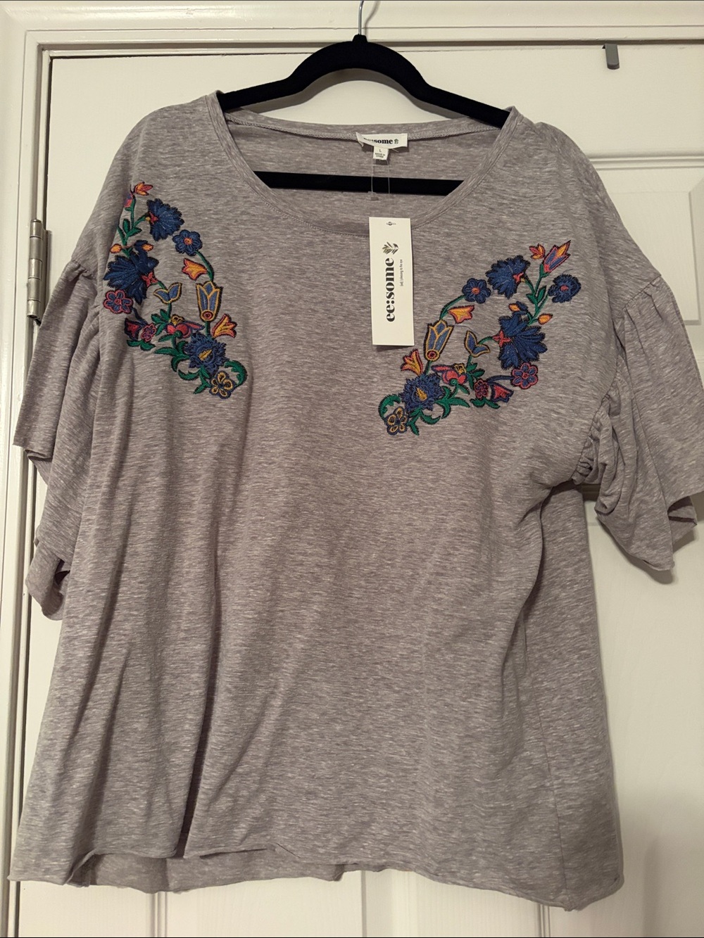eesome Gray Short Sleeve Tee with Colorful Floral Embroidery